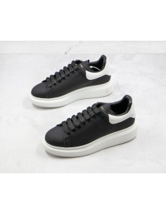 Alexander McQueen Oversized Sneaker: Elegancia Urbana | OrenShop 2