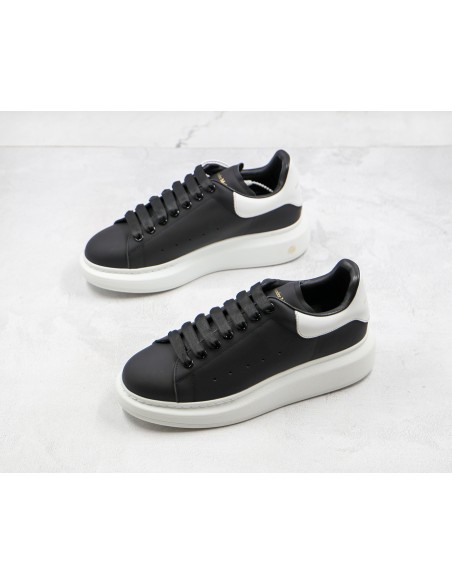 Alexander McQueen Oversized Sneaker: Elegancia Urbana | OrenShop