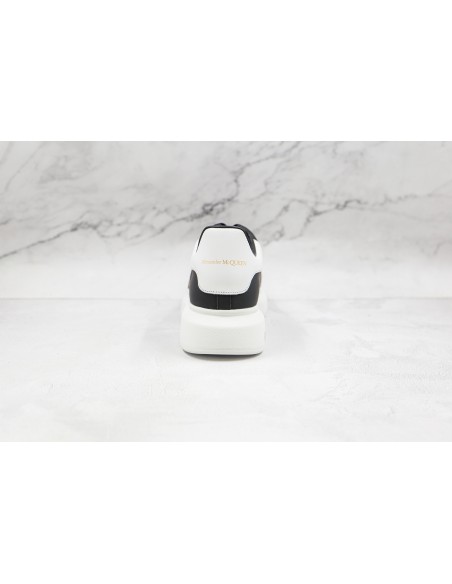 Alexander McQueen Oversized Sneaker: Elegancia Urbana | OrenShop