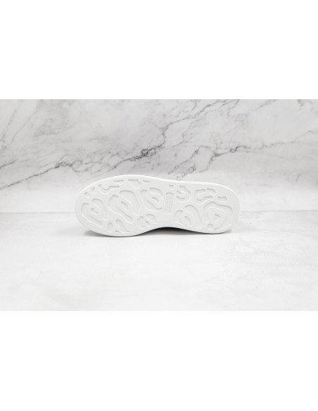 Alexander McQueen Oversized Sneaker: Elegancia Urbana | OrenShop