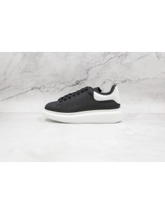 Alexander McQueen Oversized Sneaker: Elegancia Urbana | OrenShop