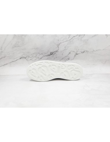 Alexander McQueen Oversized en Negro: Sofisticación Contemporánea