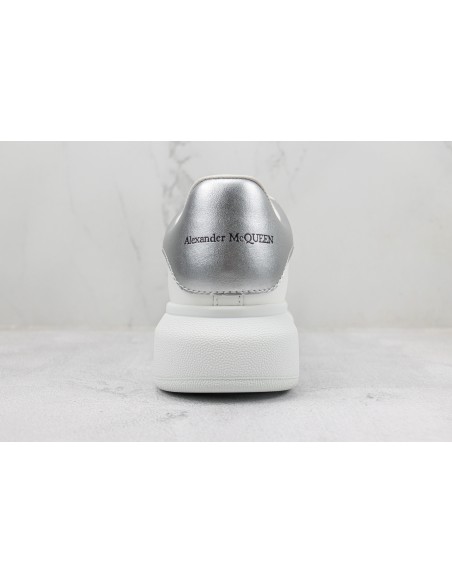 Alexander McQueen Oversized: Blanco y Plata