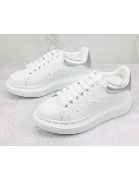 Alexander McQueen Oversized: Blanco y Plata