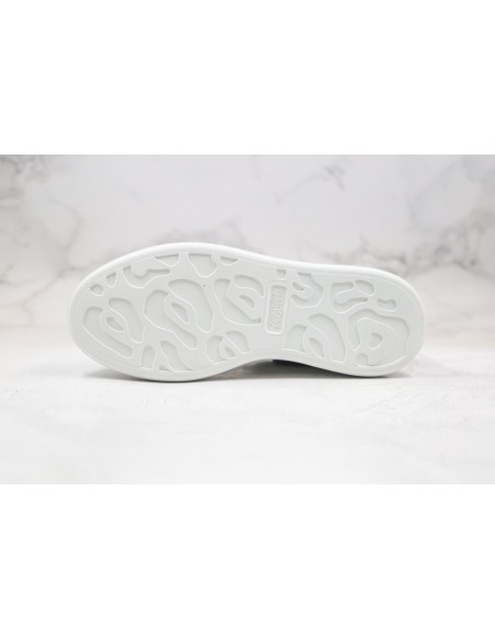 Alexander McQueen Oversized Leather: Elegancia Contemporánea