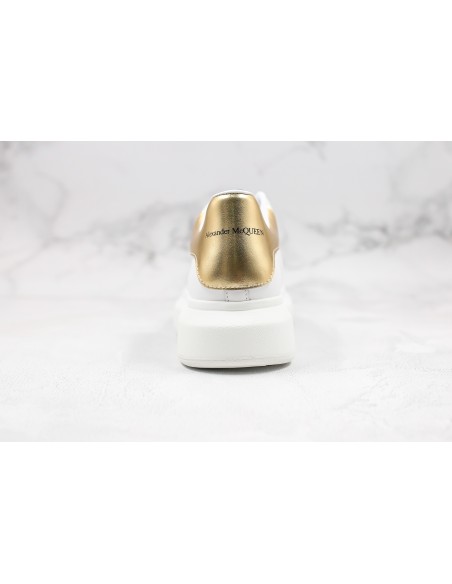 Alexander McQueen Oversized: Blanco y Dorado