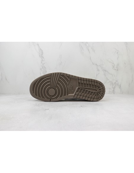 Air Jordan 1 Low Travis Mocca