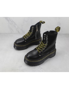 Dr. Martens 2