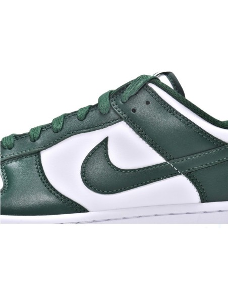 Dunk Low Green: Frescura Urbana en Tonos Vibrantes